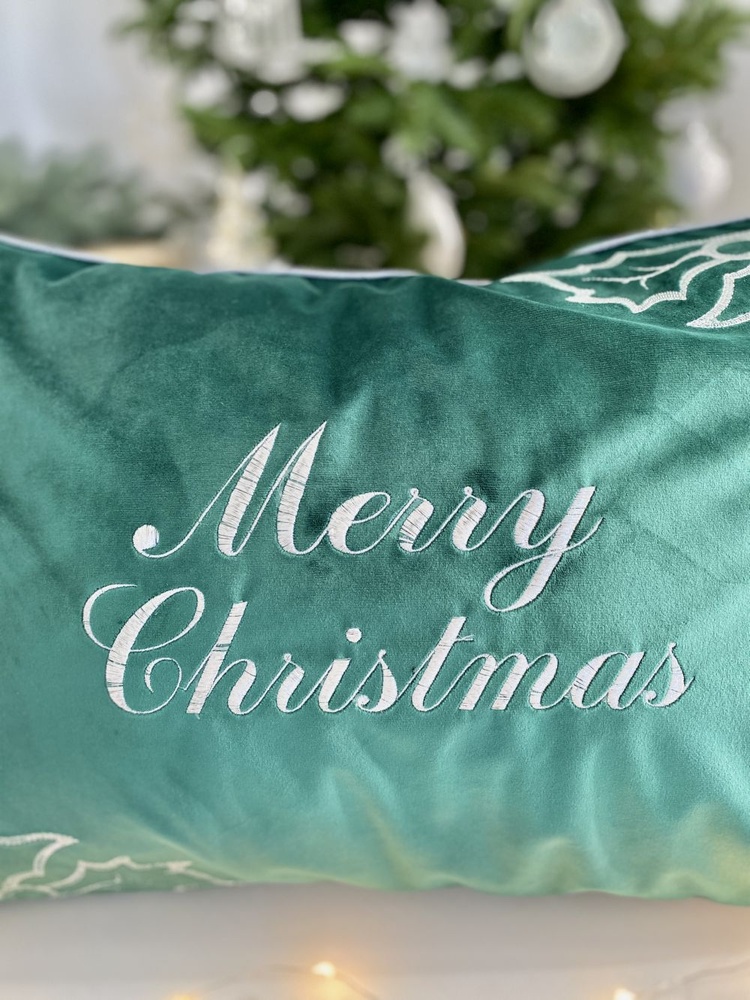 Наволочка новогодняя бархатная вышитая NOV01S "Merry Christmas"