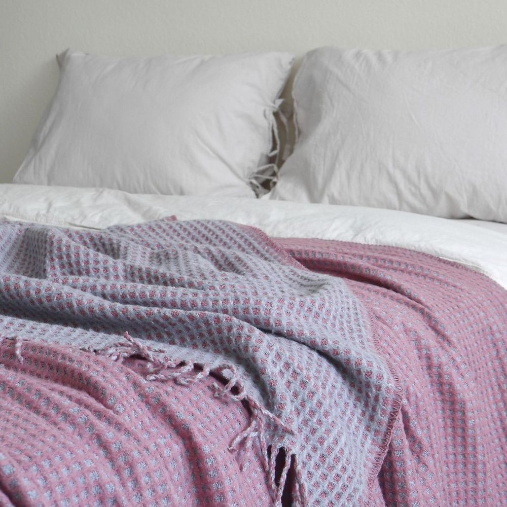 Покривало LA MODNO COSY SKY GRAY - RASPBERRY