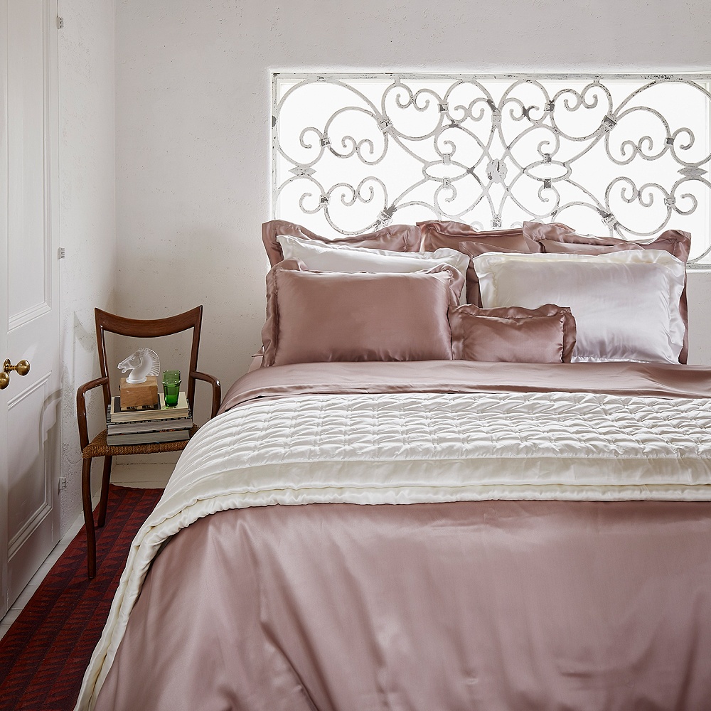 Шелковое постельное белье с простыней на резинке Gingerlily Plain Vintage Pink