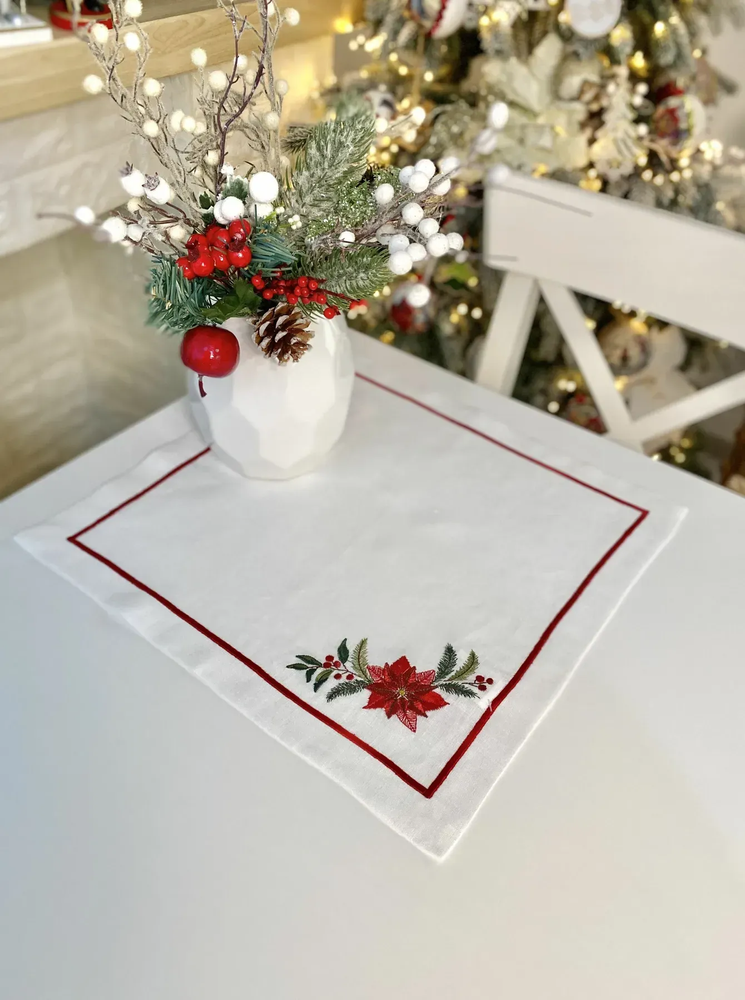 Салфетка с вышивкой POINSETTIA