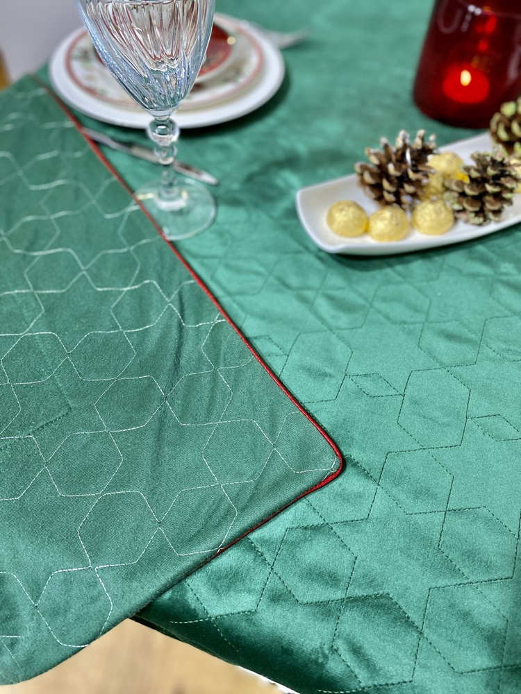 Новогодняя скатерть LiMaSo двухсторонняя бархатная вышивка SKOVN09
