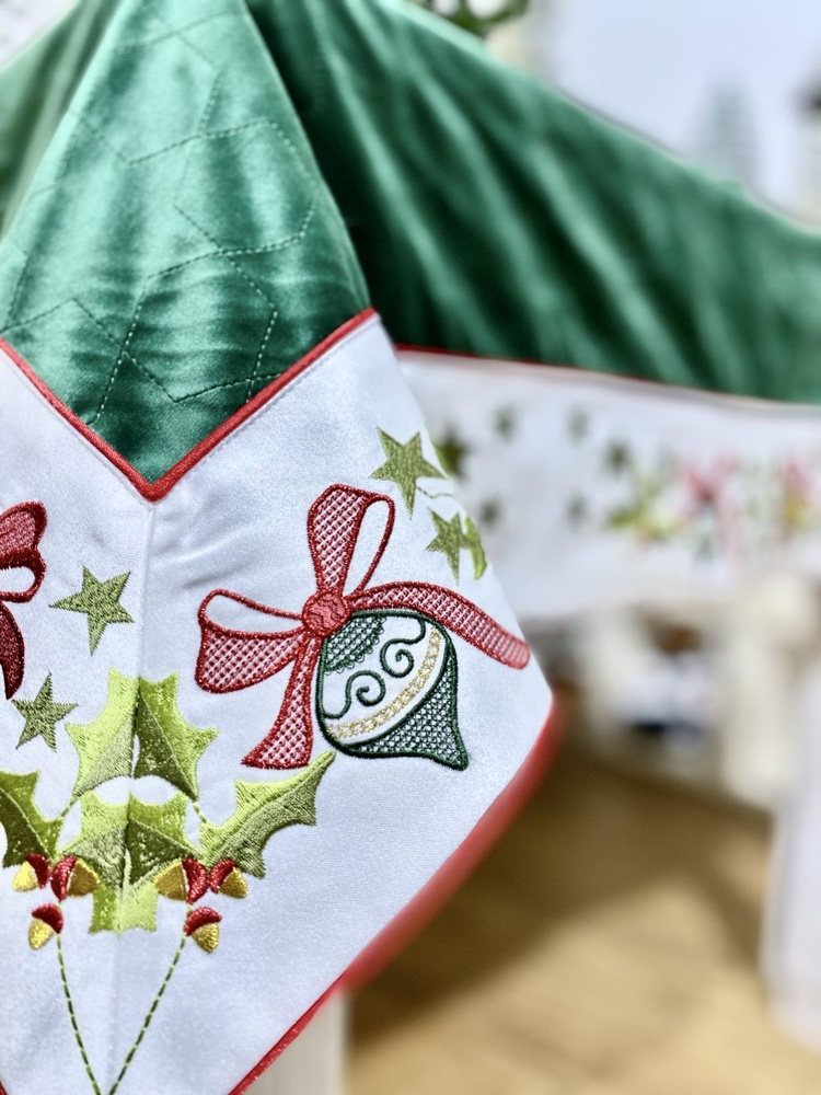 Новогодняя скатерть LiMaSo двухсторонняя бархатная вышивка SKOVN09