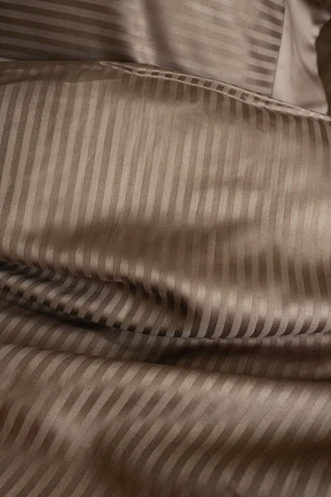 Итальянское элитное постельное белье PIAZZA PITTI Cavalieri Aurora Riga Tortora 13107