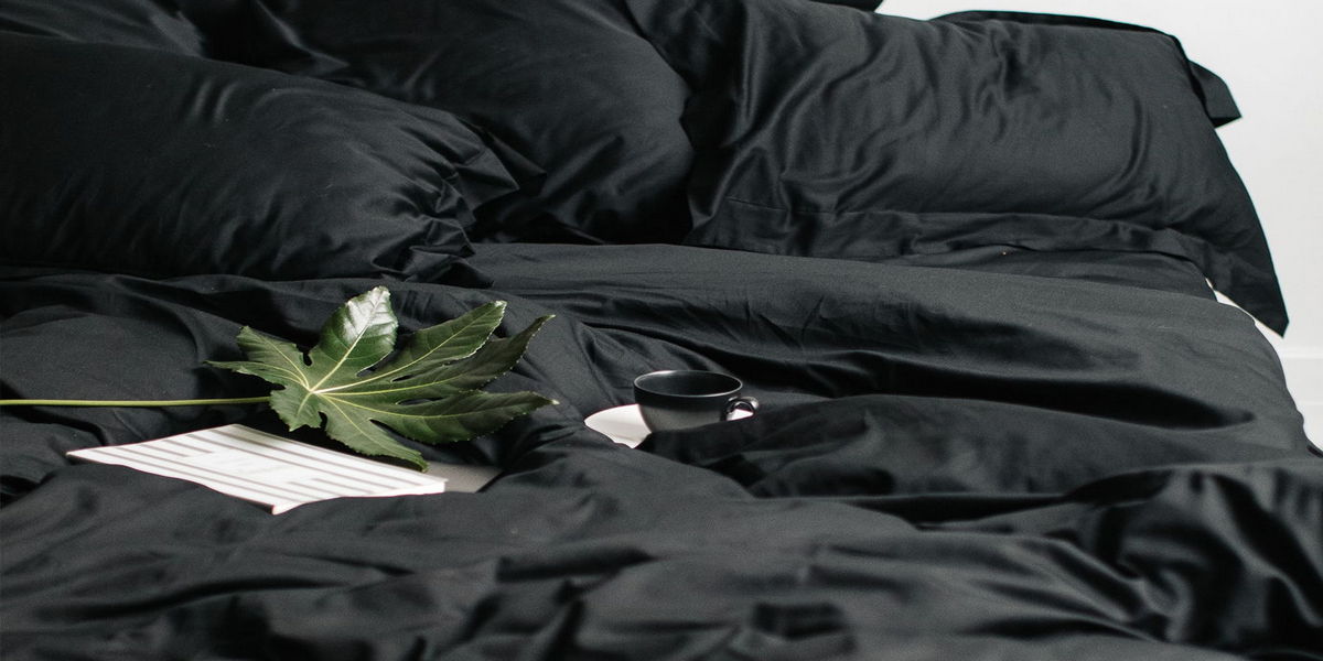 Черное постельное белье: правила ухода